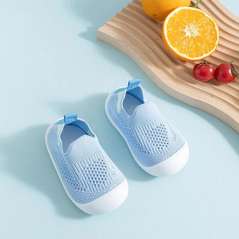 anti-slip-shoe-socks-for-kids-41191292_7.jpg