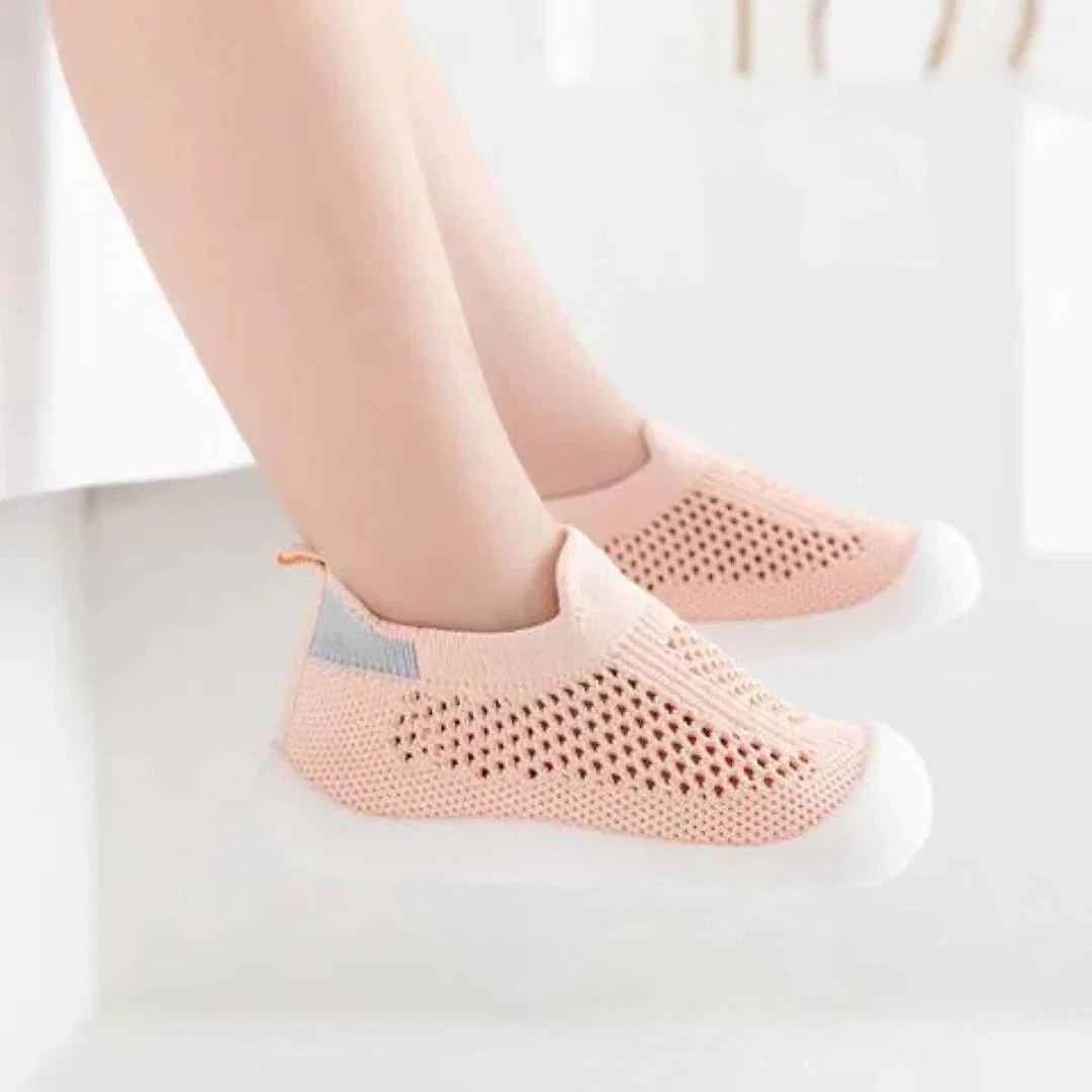 anti-slip-shoe-socks-for-kids-41191292.jpg