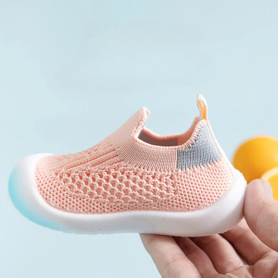 anti-slip-shoe-socks-for-kids-41191292_1.jpg